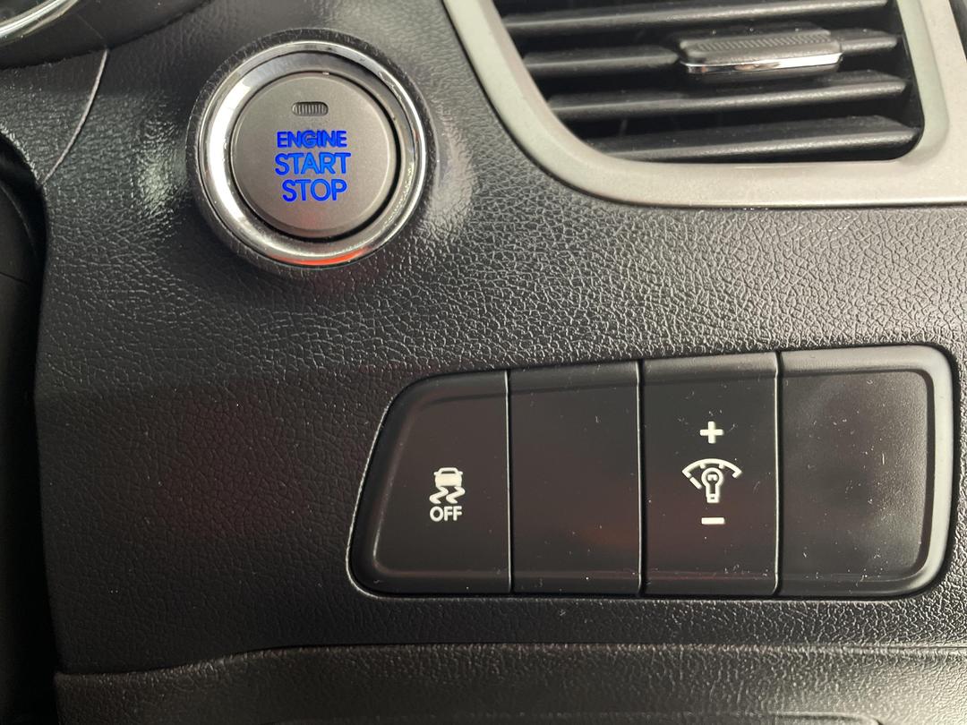 Photo '24' of Hyundai Elantra