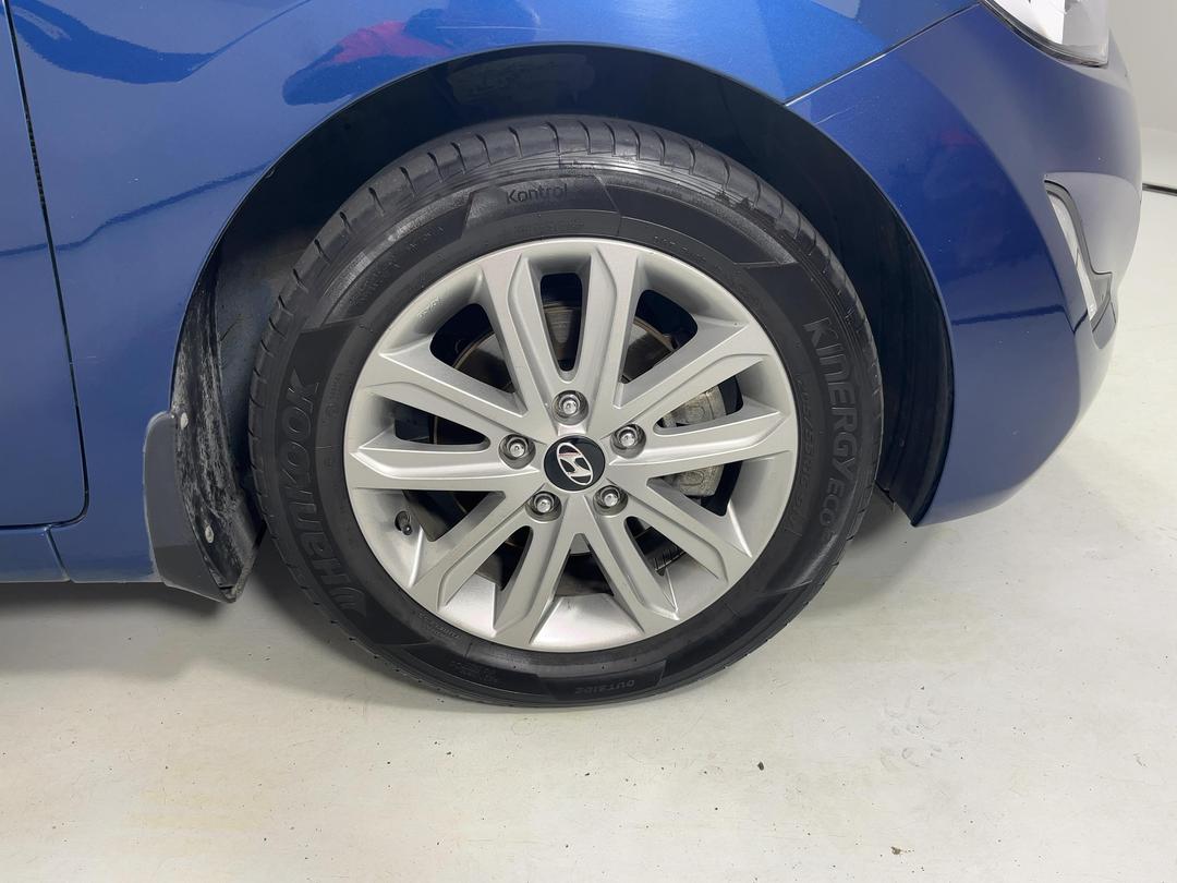Photo '9' of Hyundai Elantra