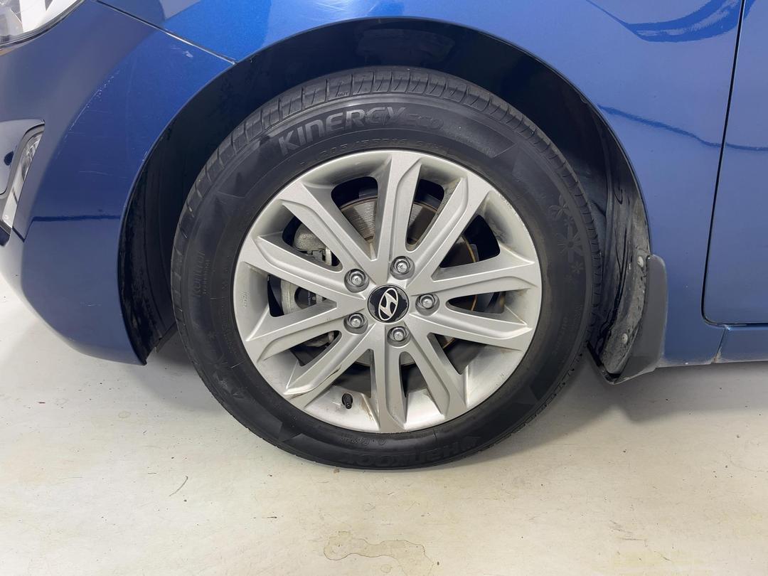 Photo '10' of Hyundai Elantra