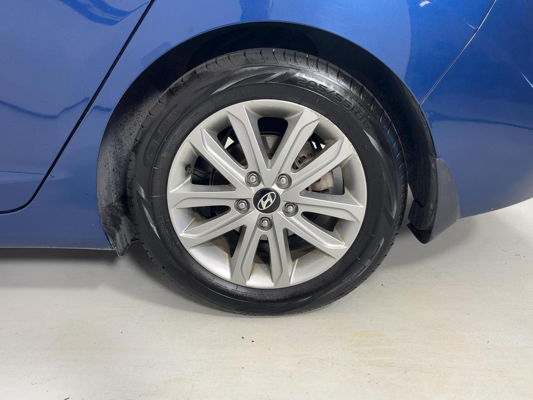 Photo '11' of Hyundai Elantra
