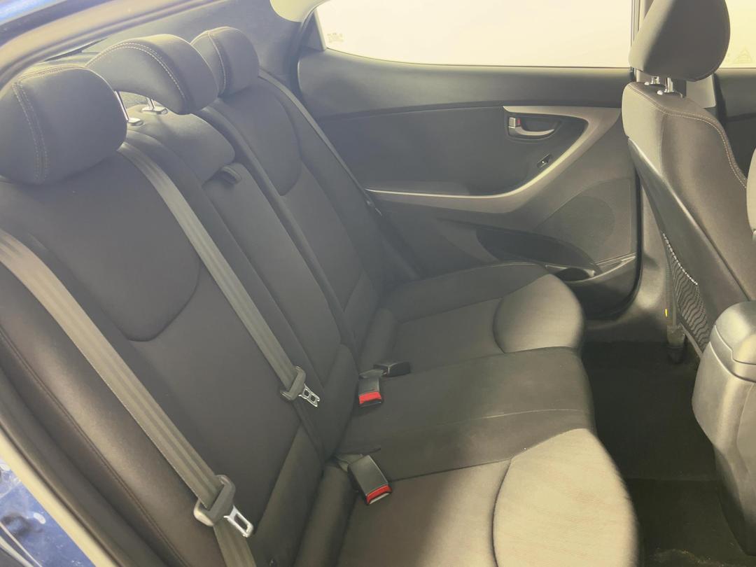 Photo '20' of Hyundai Elantra