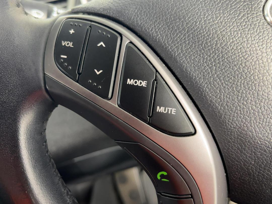 Photo '25' of Hyundai Elantra