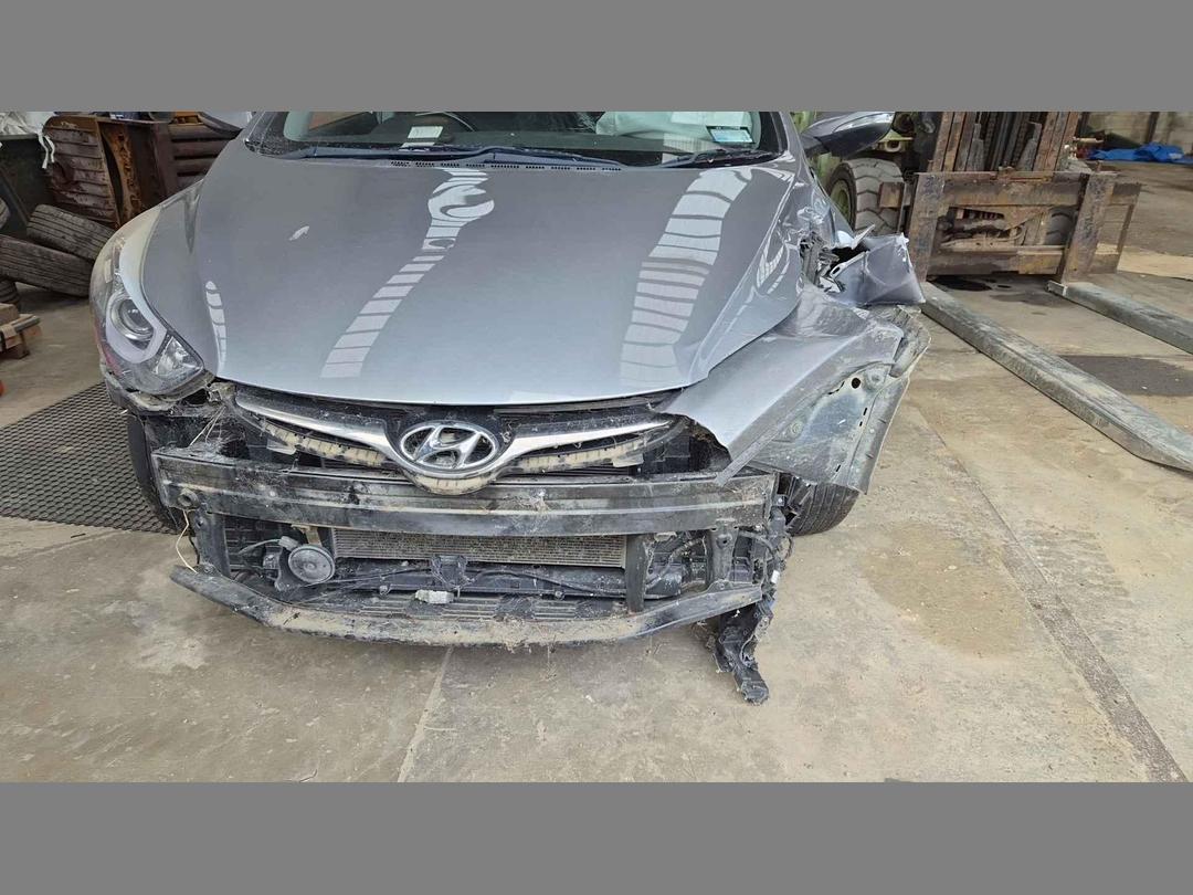 Photo '2' of Hyundai Elantra Photo '2' of Hyundai Elantra