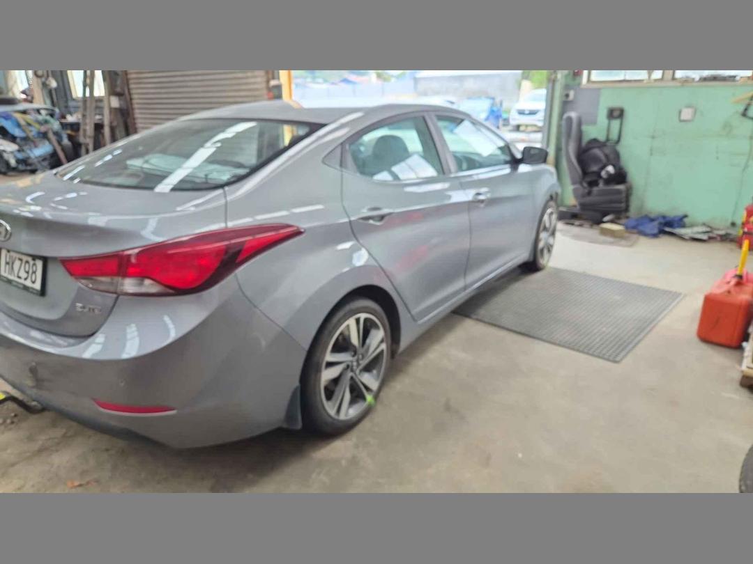 Photo '4' of Hyundai Elantra Photo '4' of Hyundai Elantra