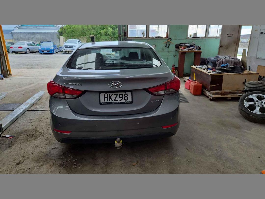 Photo '5' of Hyundai Elantra Photo '5' of Hyundai Elantra