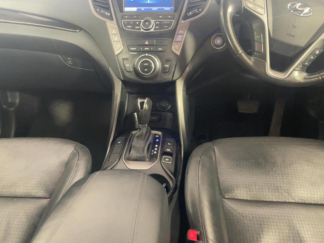 Photo '18' of Hyundai Santa FE