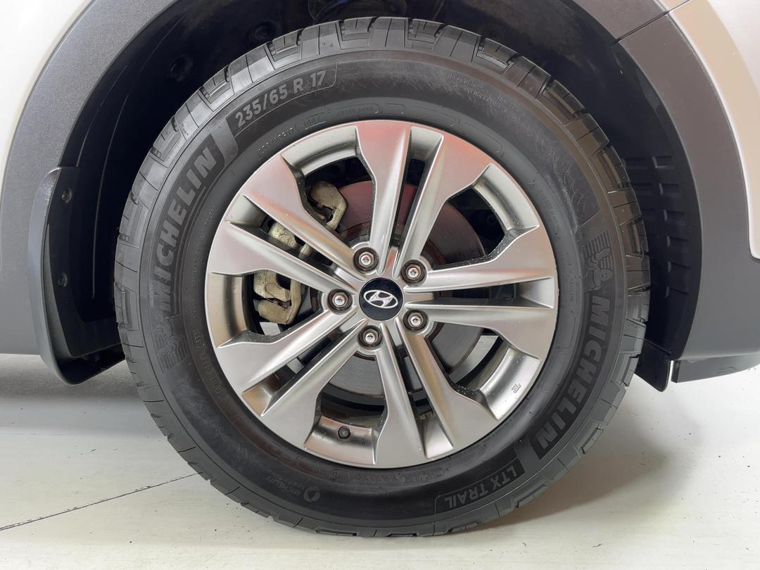 Photo '9' of Hyundai Santa FE