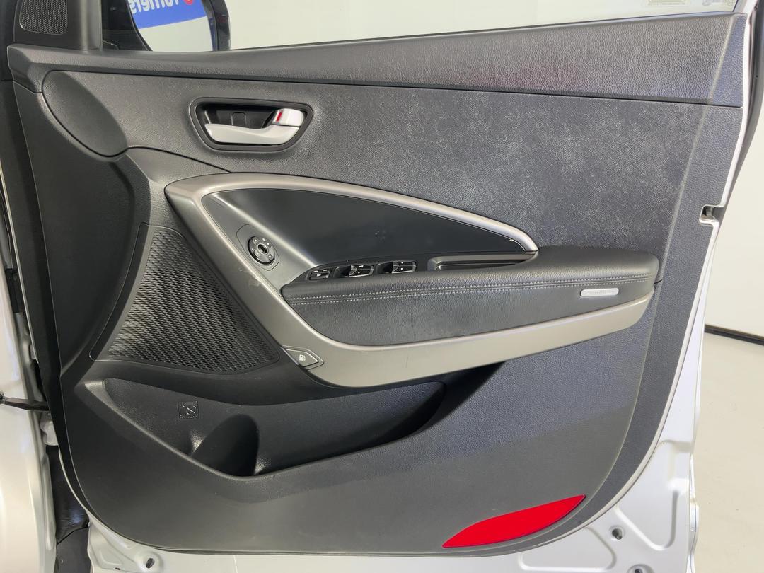 Photo '15' of Hyundai Santa FE