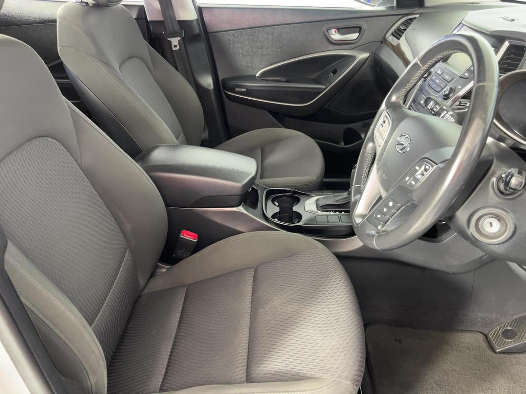 Photo '16' of Hyundai Santa FE