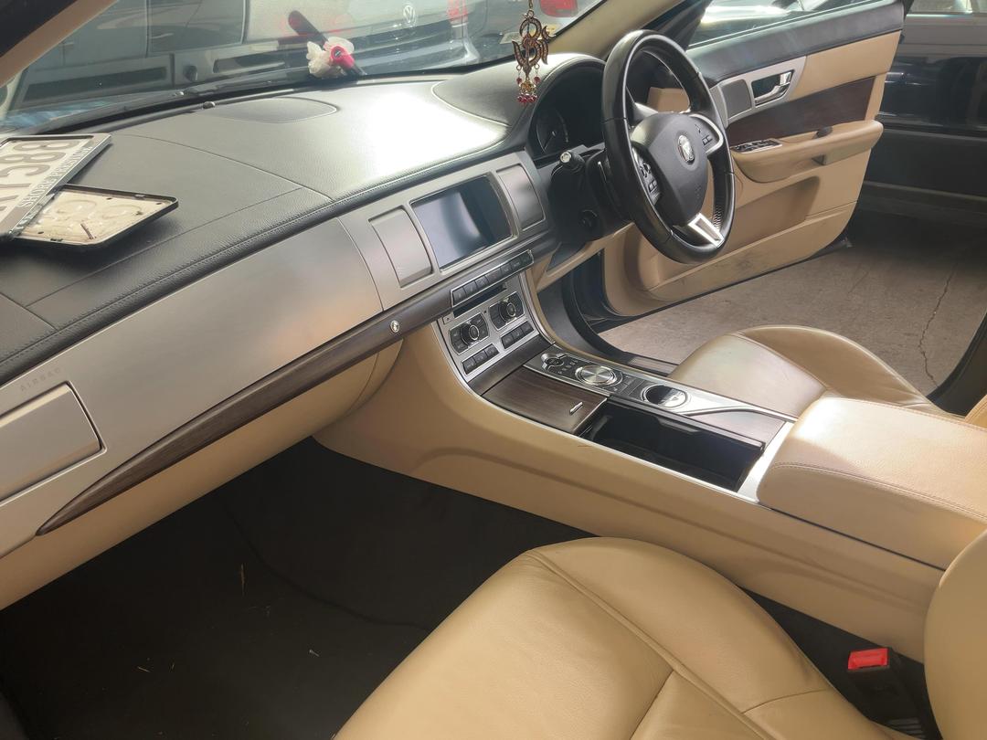 Photo '29' of Jaguar XF Luxury D Auto