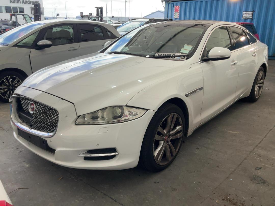 Photo '3' of Jaguar XJ 3.0 Diesel SWB Photo '3' of Jaguar XJ 3.0 Diesel SWB