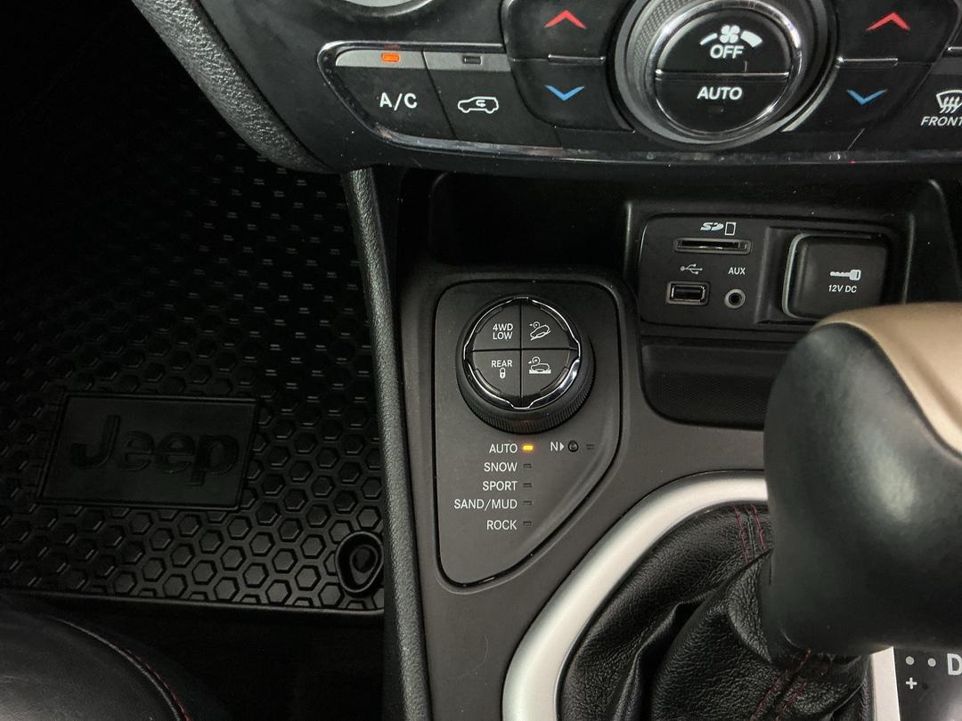 Photo '23' of Jeep Cherokee