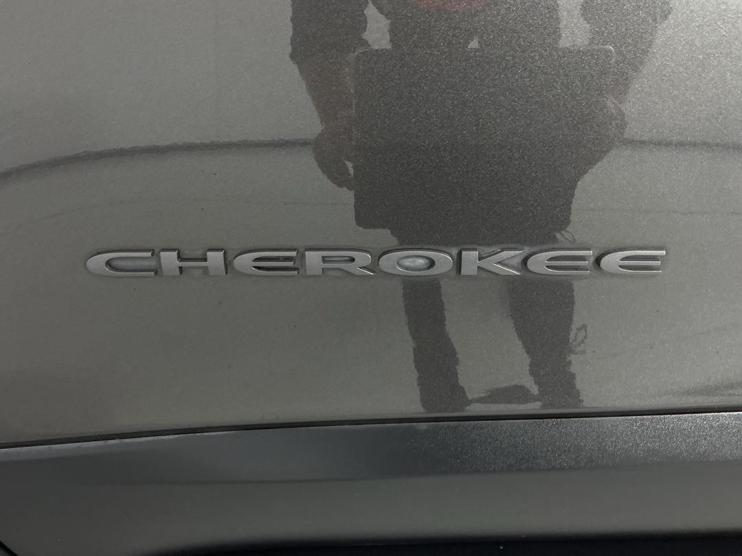 Photo '29' of Jeep Cherokee