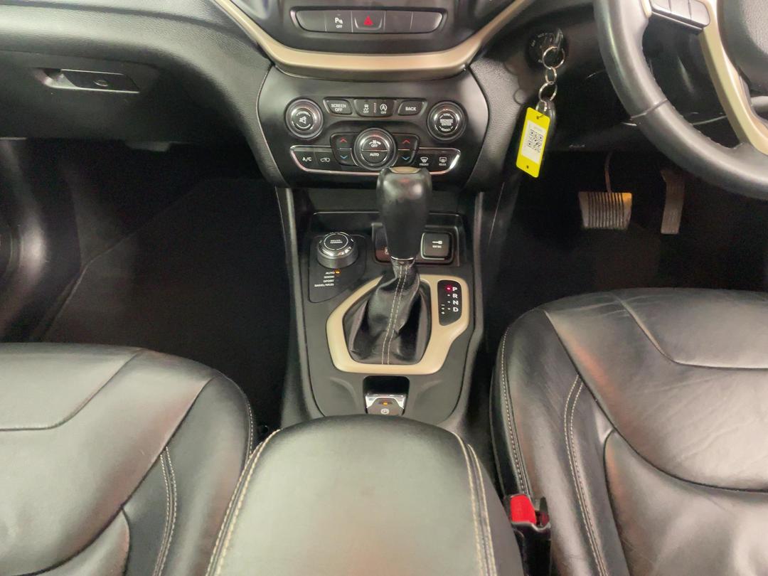 Photo '18' of Jeep Cherokee