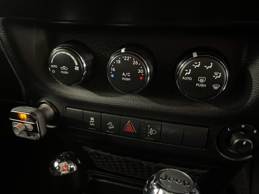 Photo '28' of Jeep Wrangler