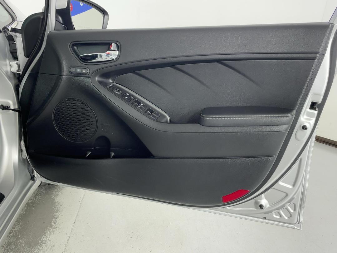 Photo '15' of KIA Cerato