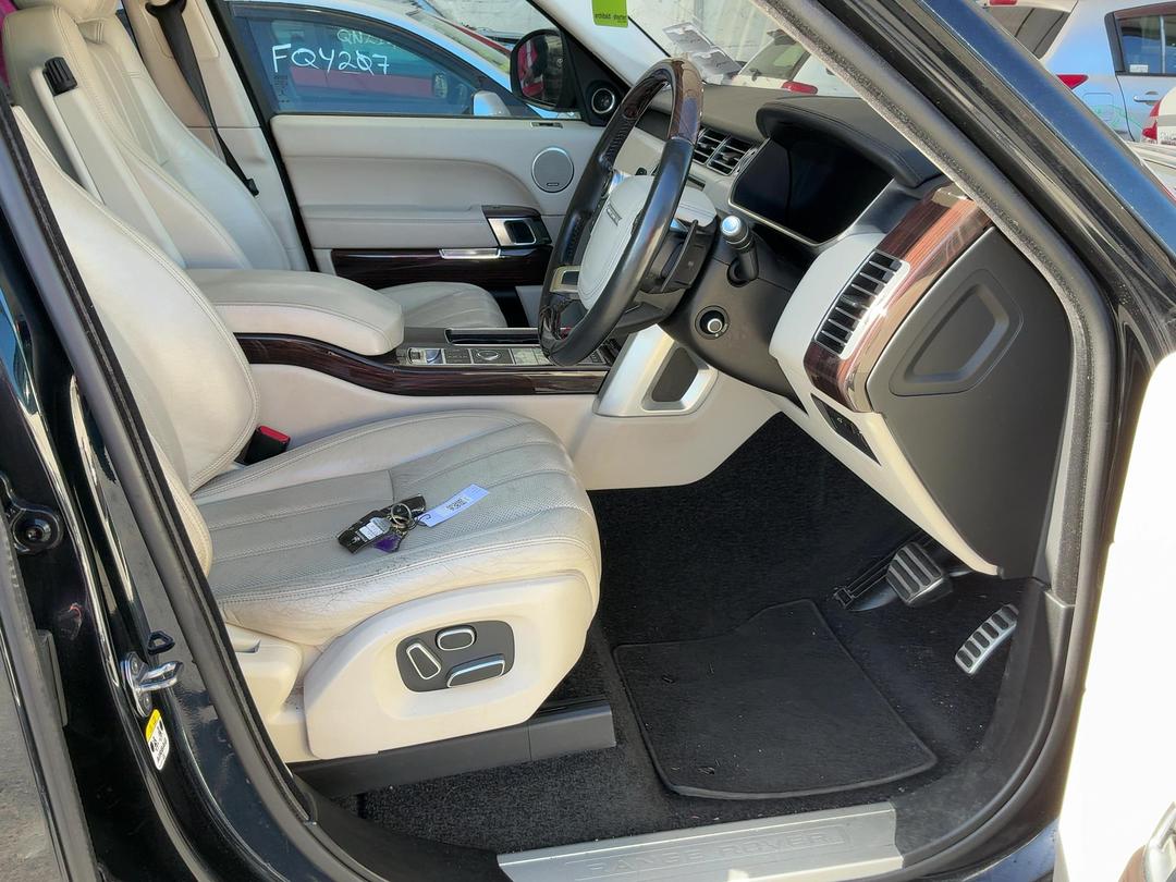 Photo '15' of Land Rover Range Rover SDV8 Vogue