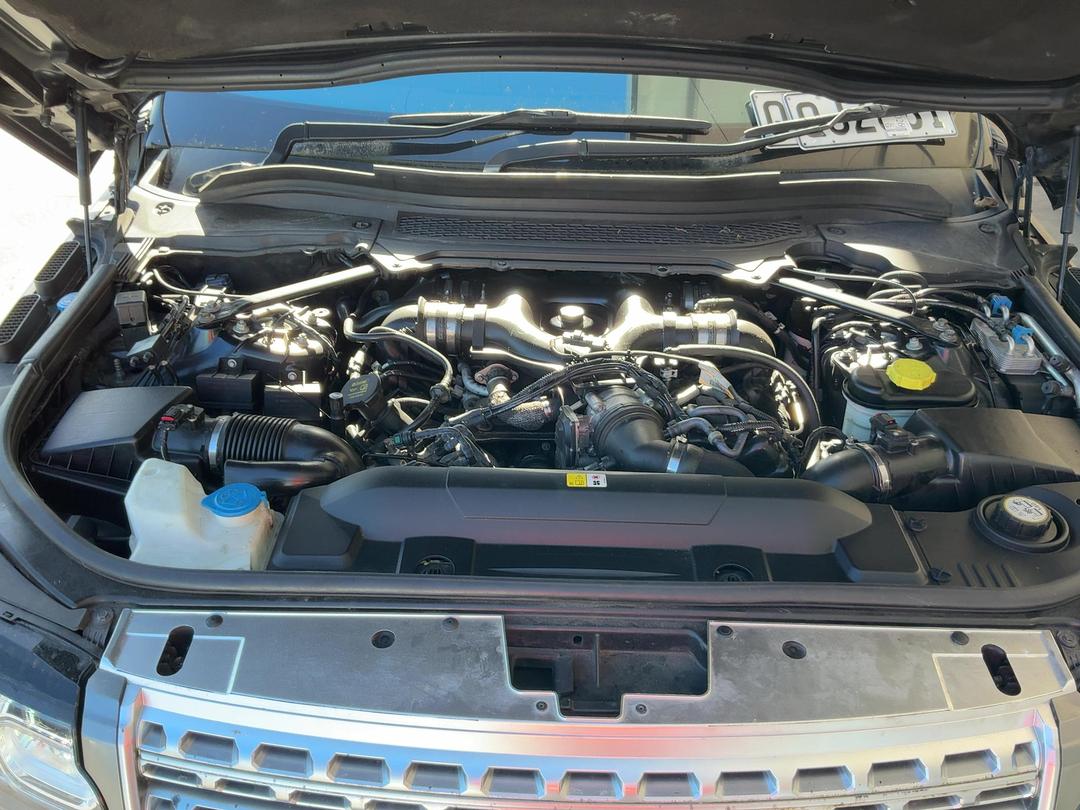 Photo '24' of Land Rover Range Rover SDV8 Vogue
