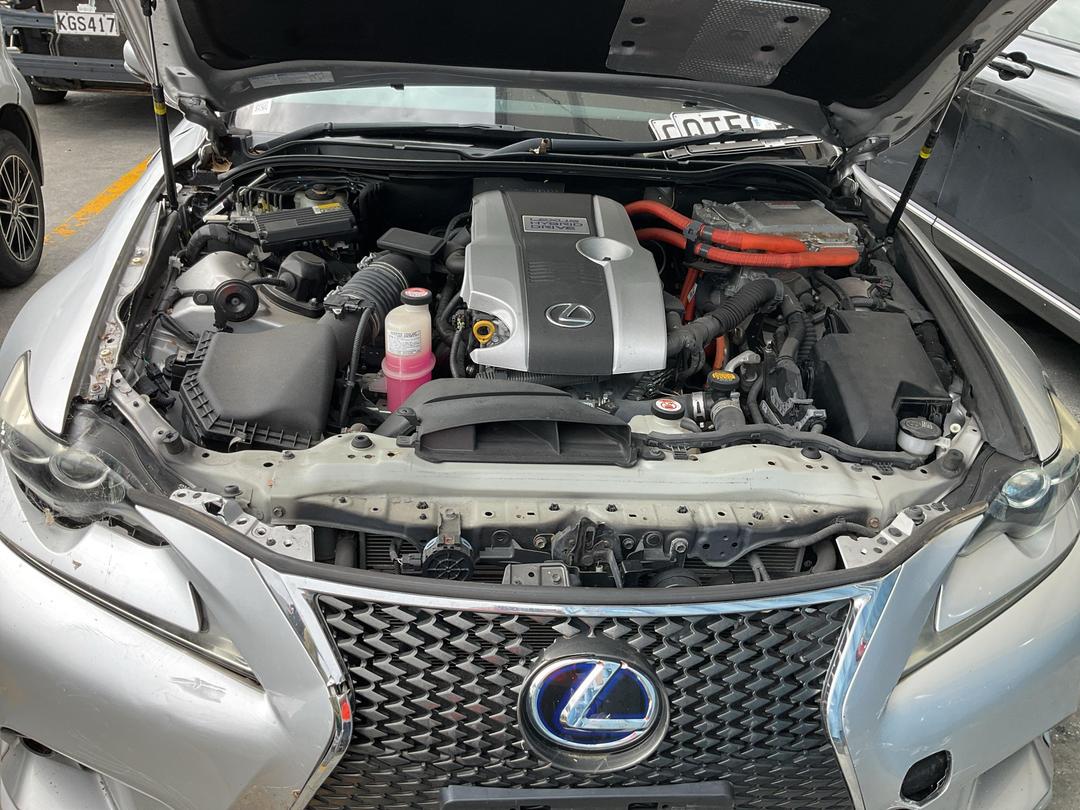 Photo '20' of Lexus IS300H