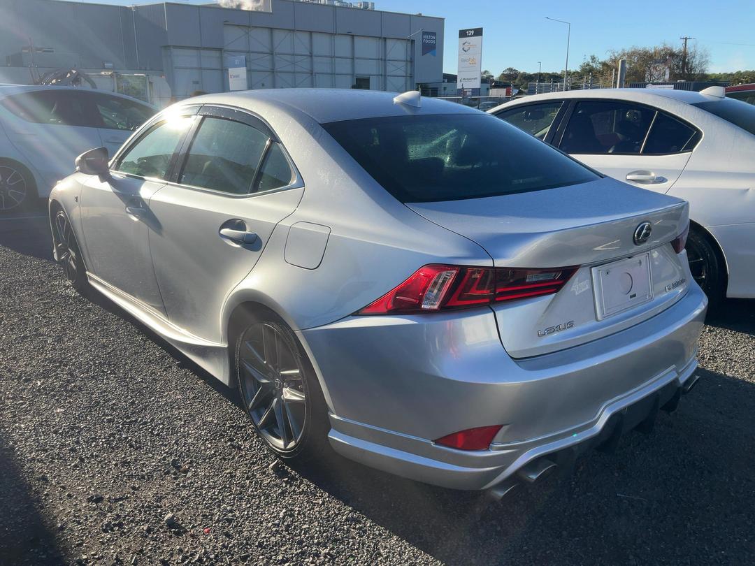 Photo '4' of Lexus IS300H