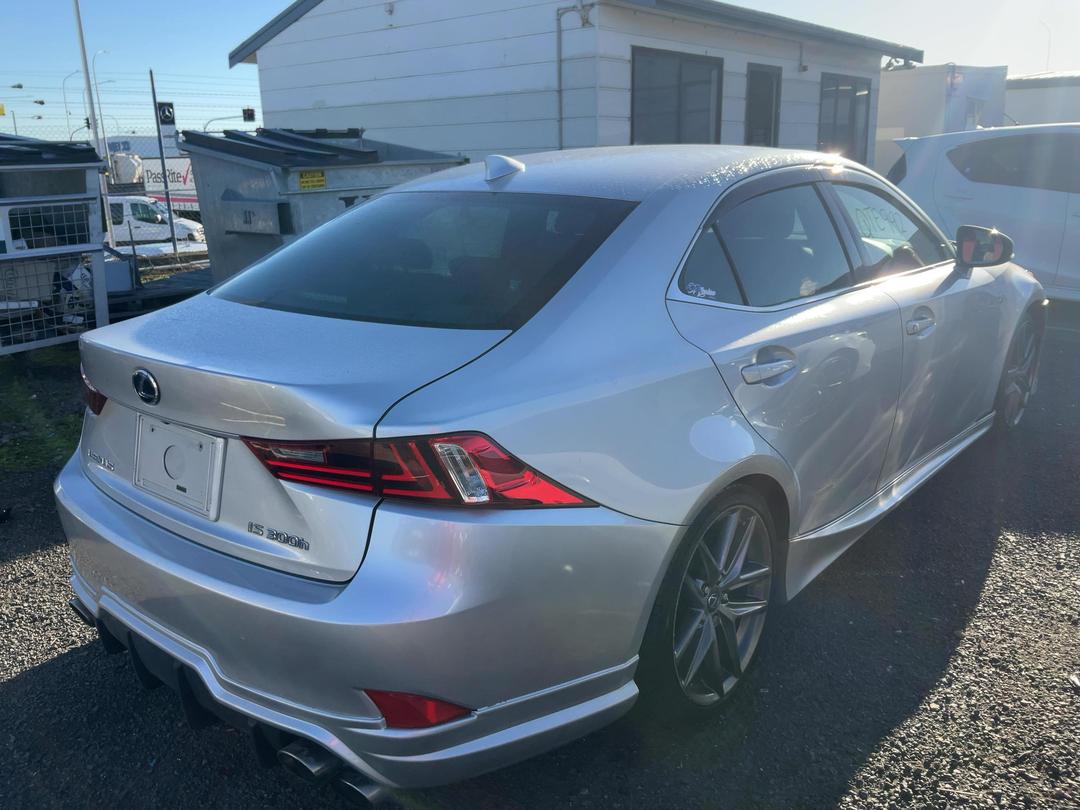 Photo '6' of Lexus IS300H