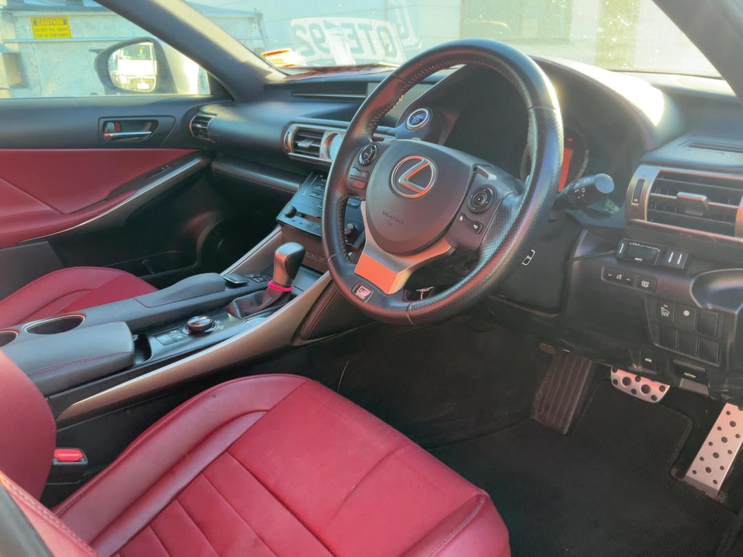 Photo '23' of Lexus IS300H