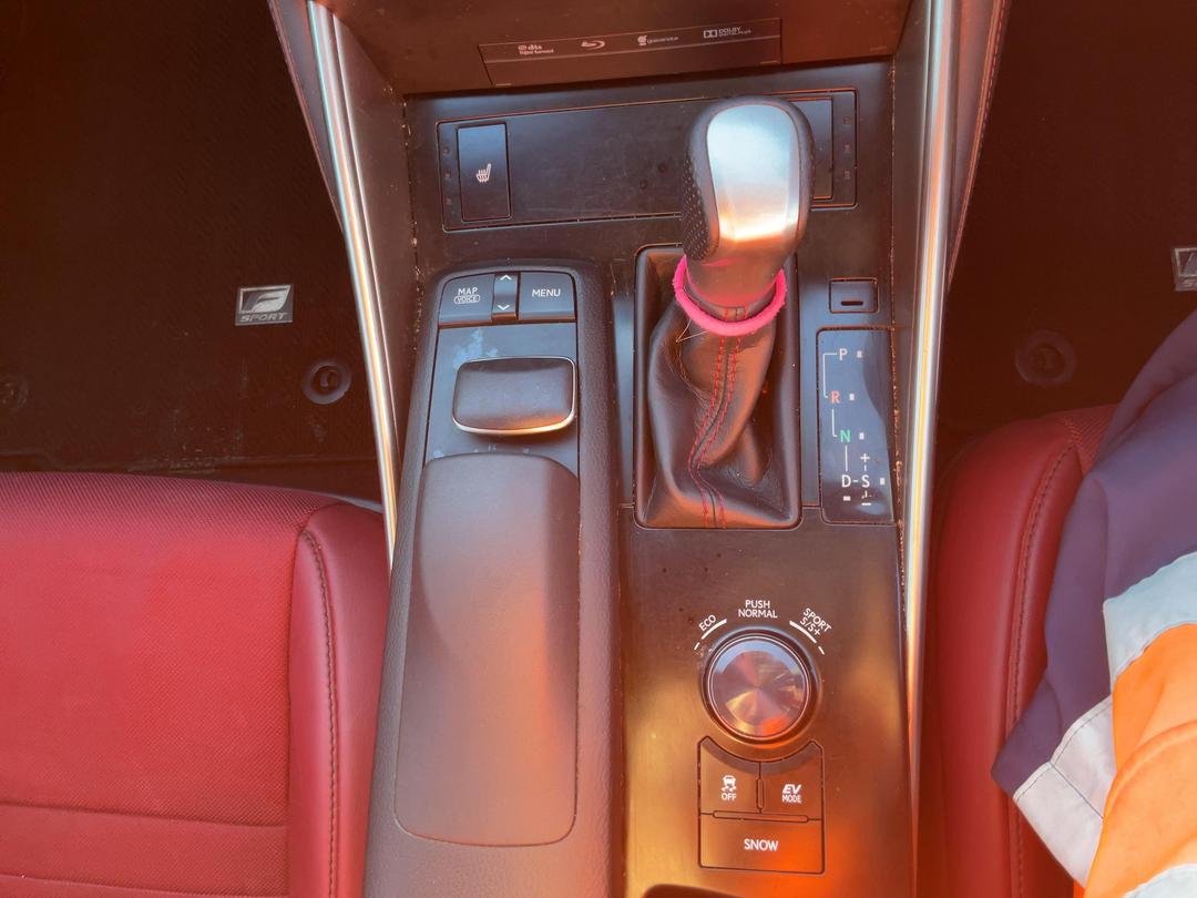 Photo '24' of Lexus IS300H