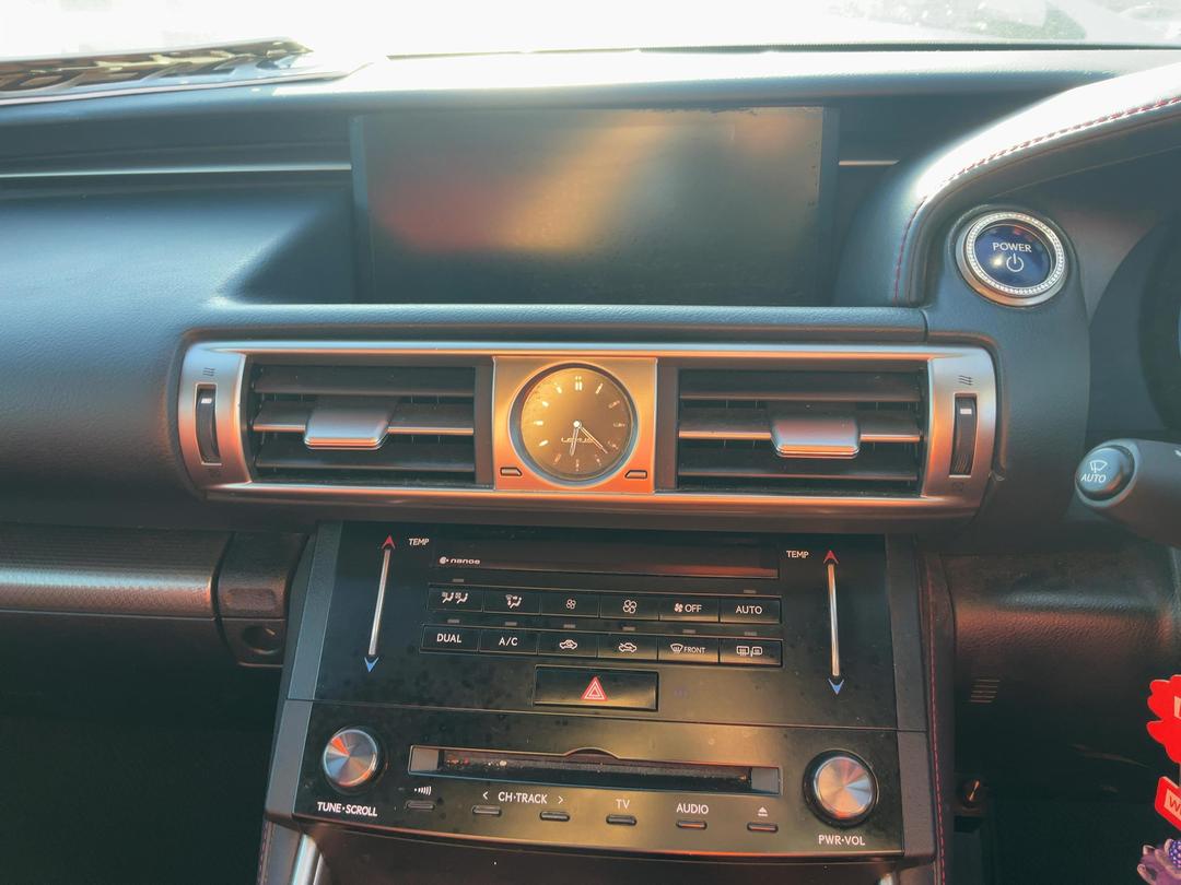 Photo '26' of Lexus IS300H