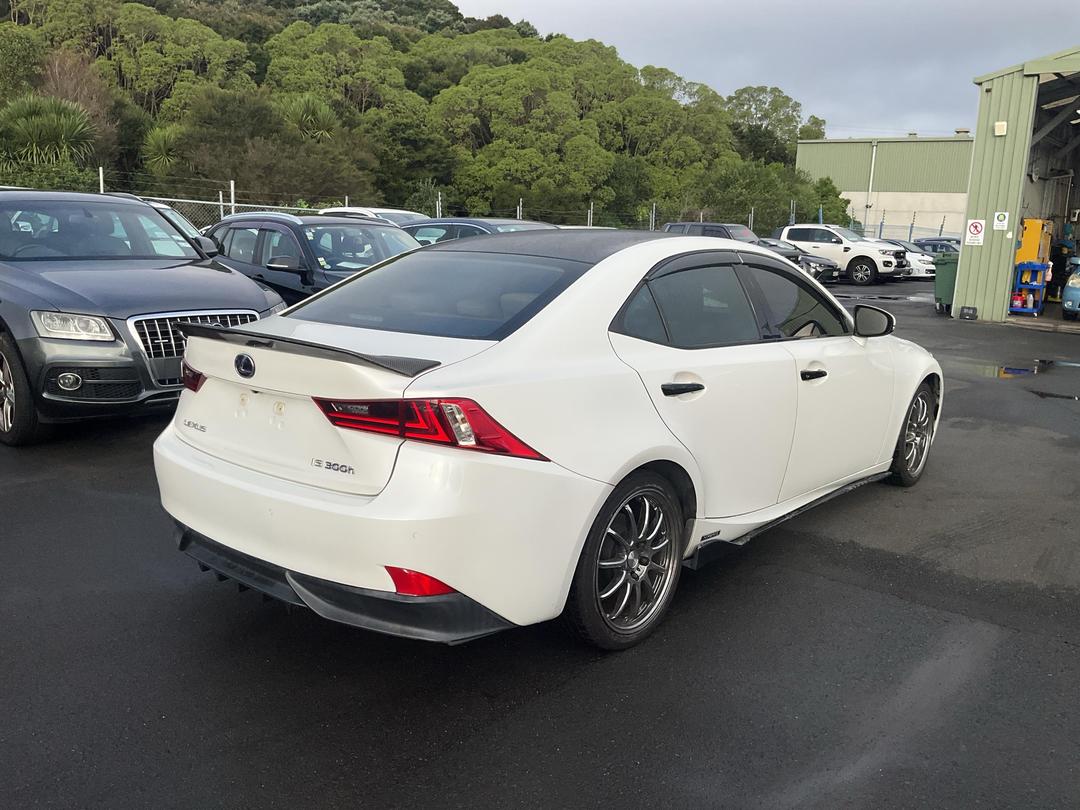 Photo '5' of Lexus IS300H