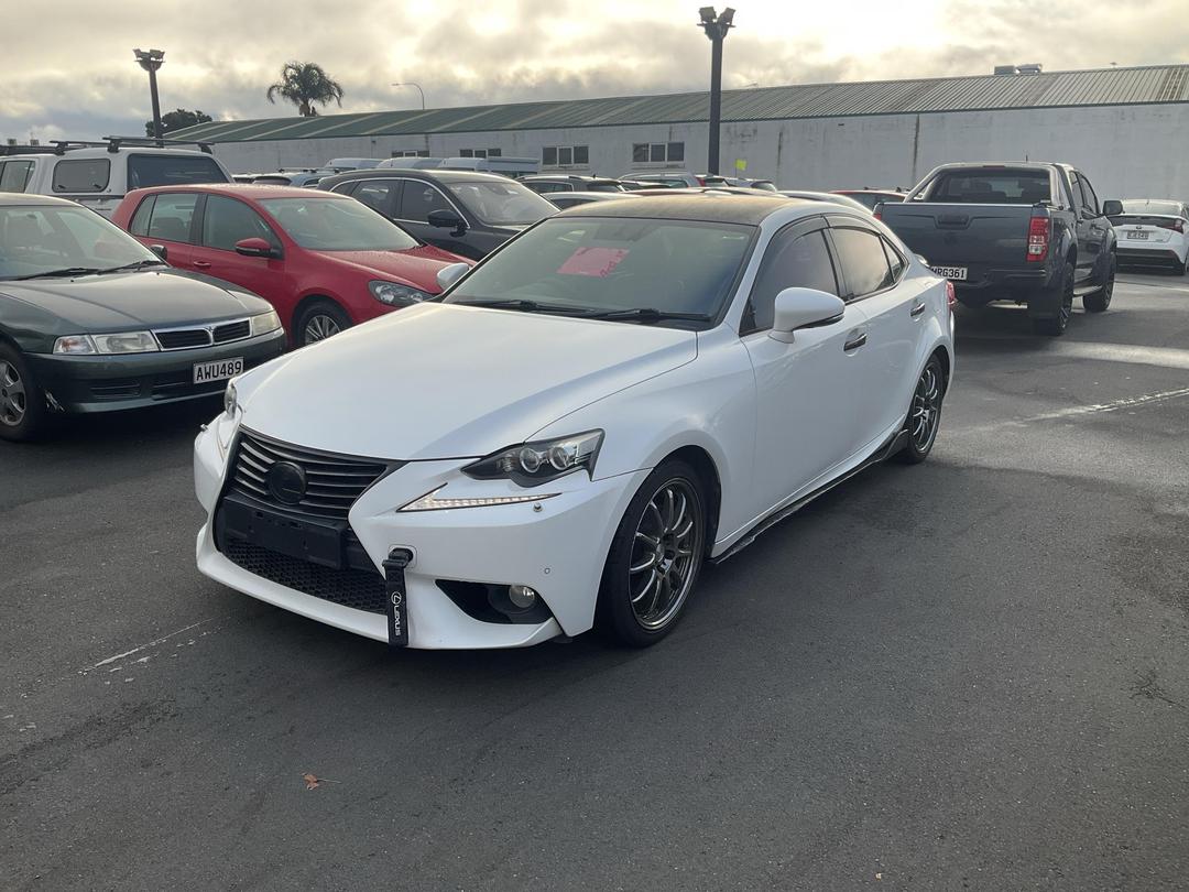 Photo '2' of Lexus IS300H