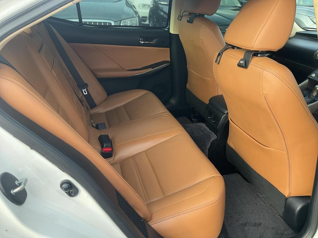 Photo '12' of Lexus IS300H