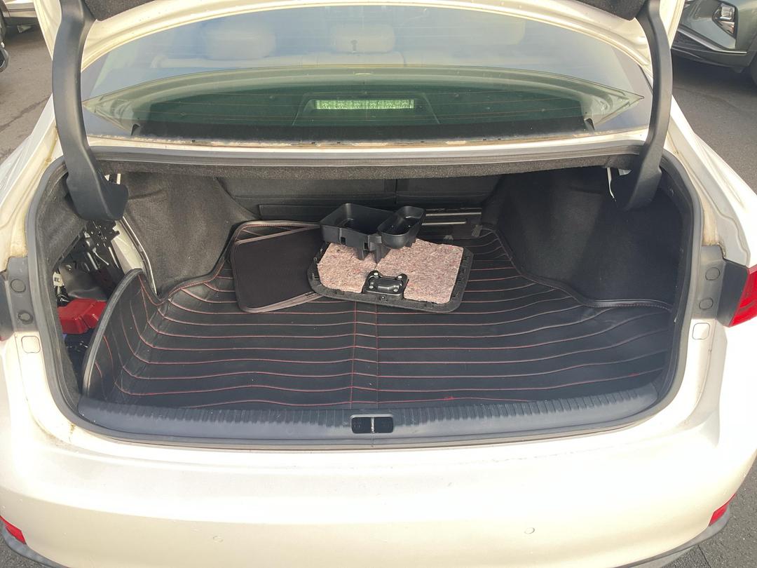 Photo '16' of Lexus IS300H