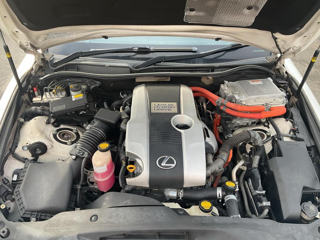 Photo '15' of Lexus IS300H