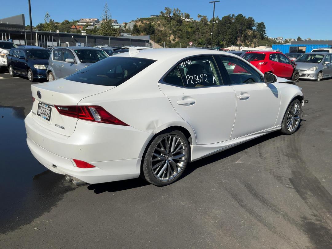 Photo '2' of Lexus IS300H