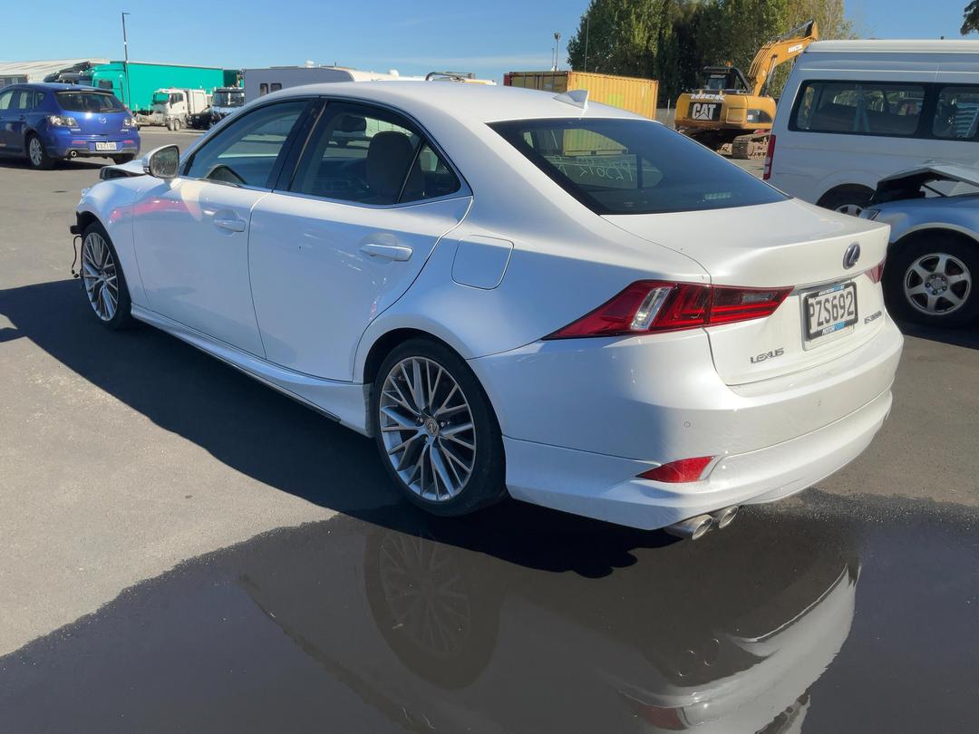 Photo '3' of Lexus IS300H