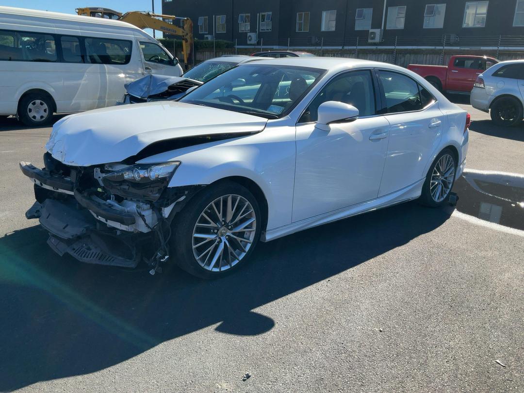 Photo '4' of Lexus IS300H