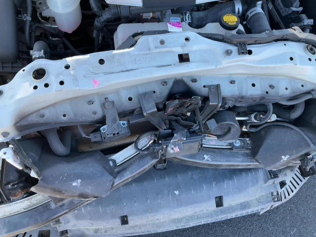 Photo '12' of Lexus IS300H