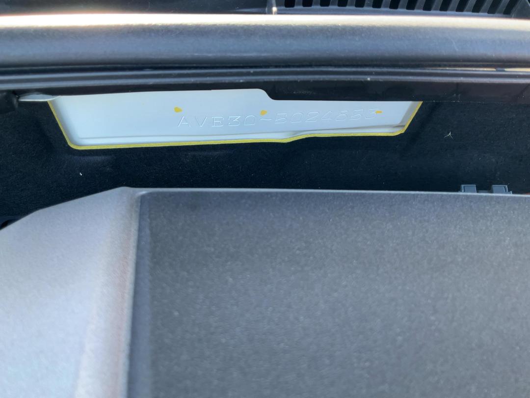 Photo '13' of Lexus IS300H