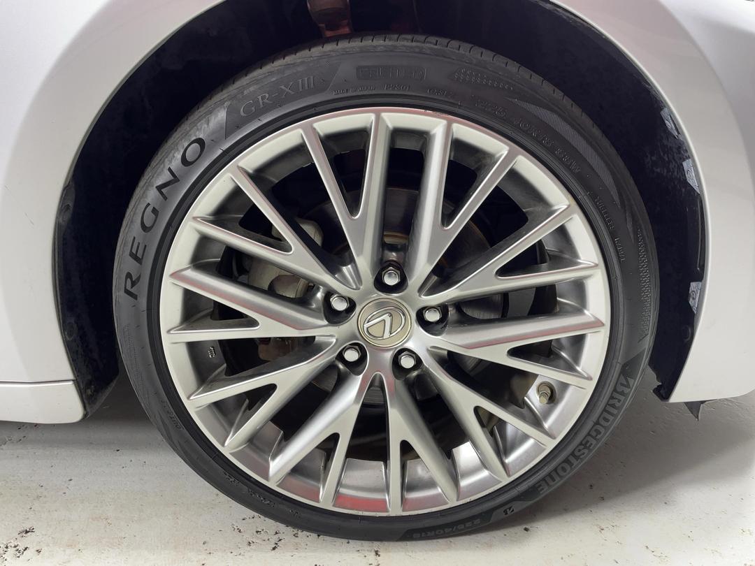 Photo '9' of Lexus IS300H