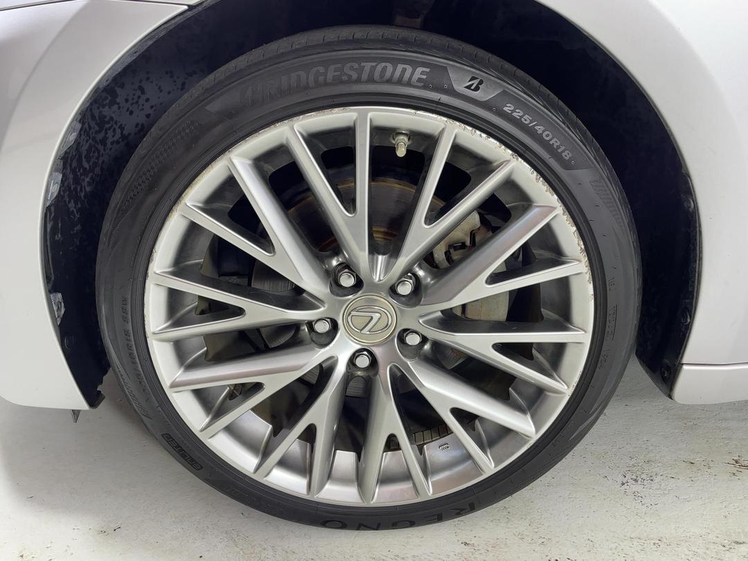 Photo '10' of Lexus IS300H
