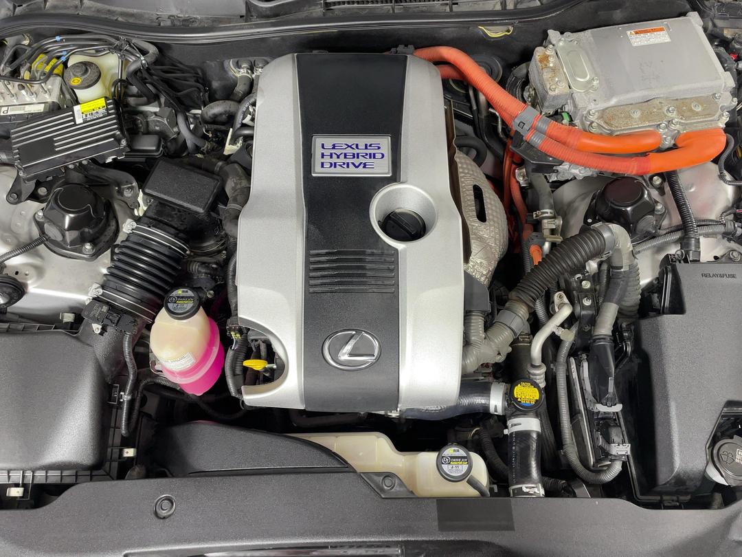 Photo '13' of Lexus IS300H