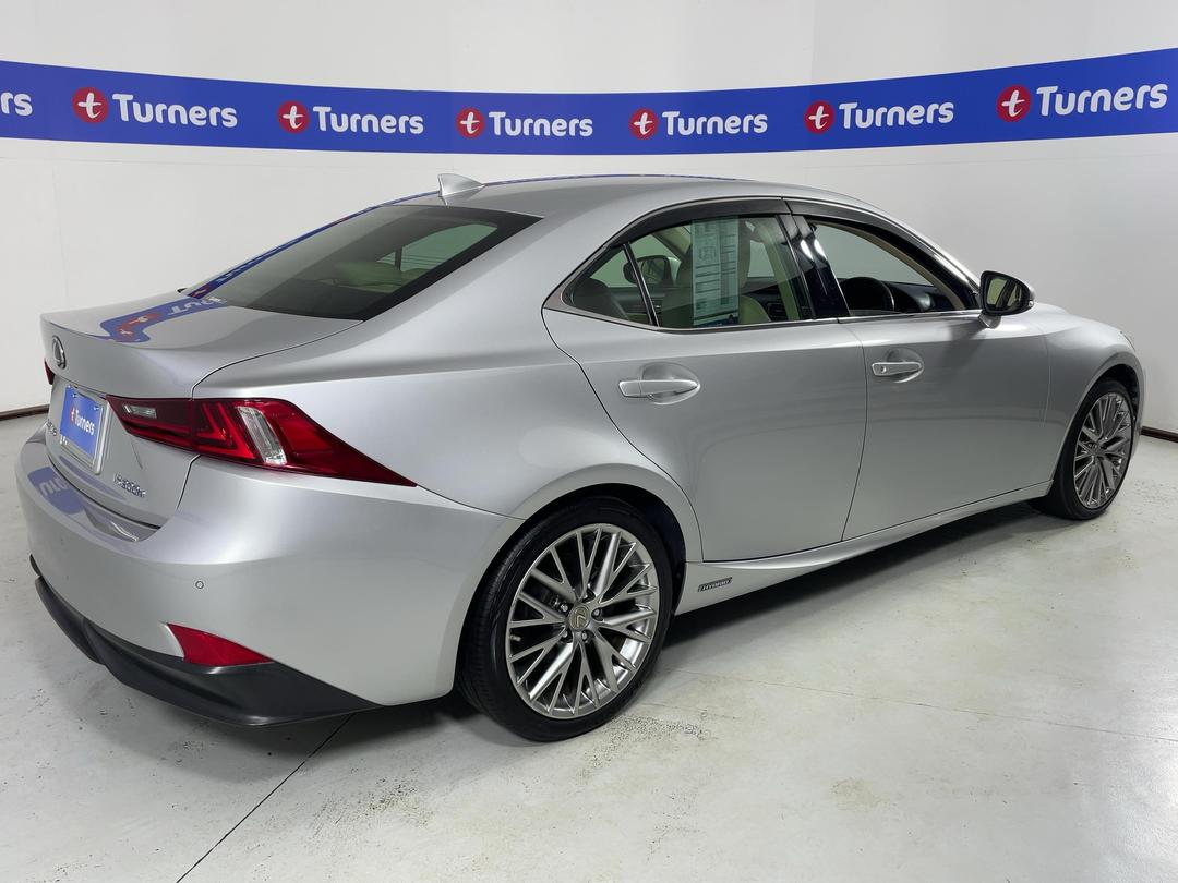 Photo '7' of Lexus IS300H