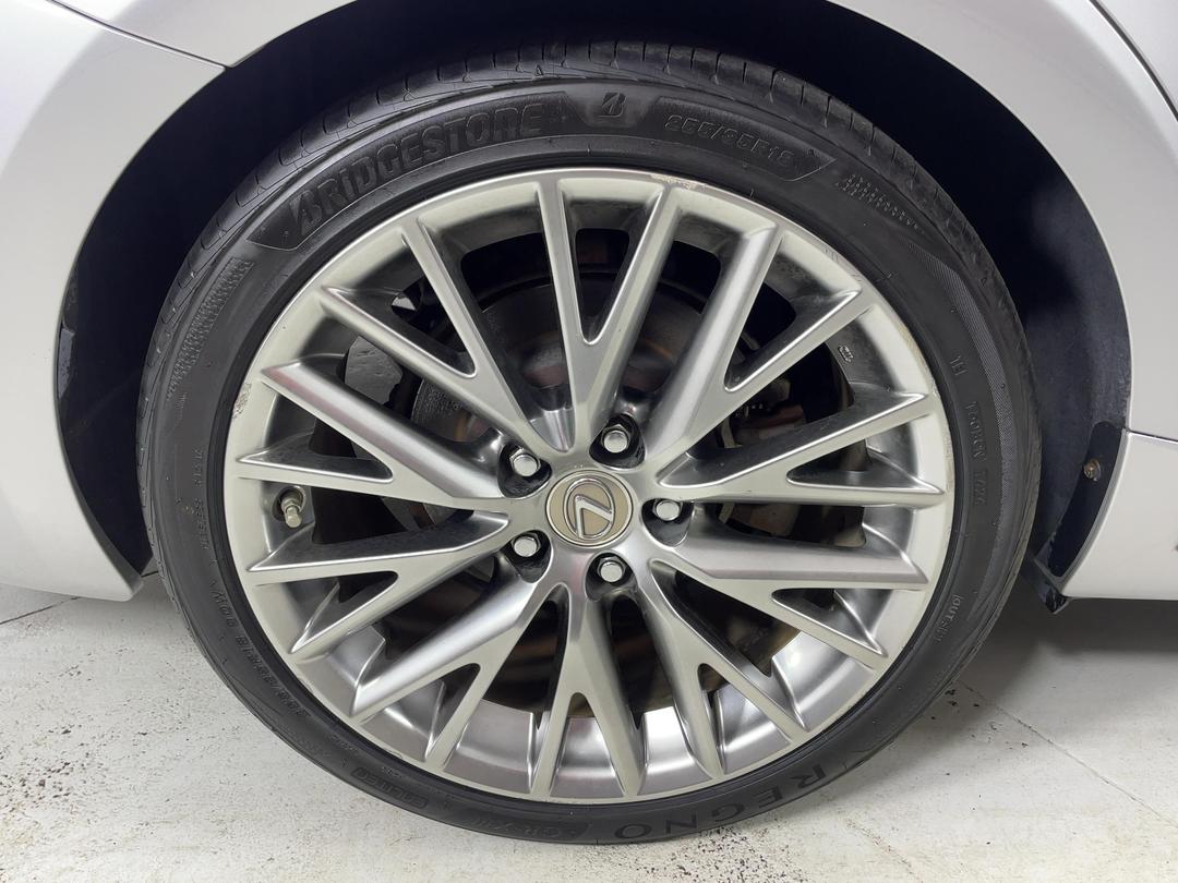 Photo '12' of Lexus IS300H