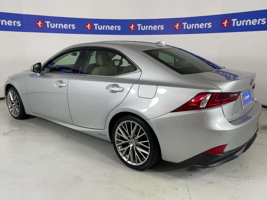 Photo '5' of Lexus IS300H