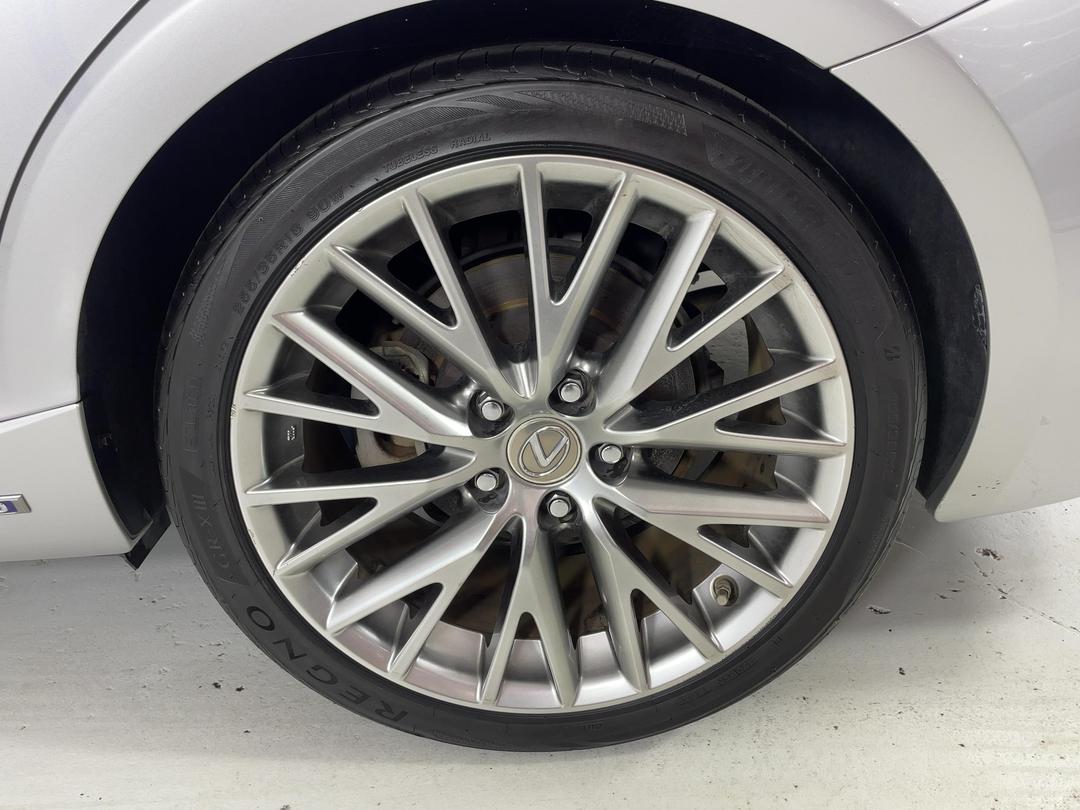 Photo '11' of Lexus IS300H