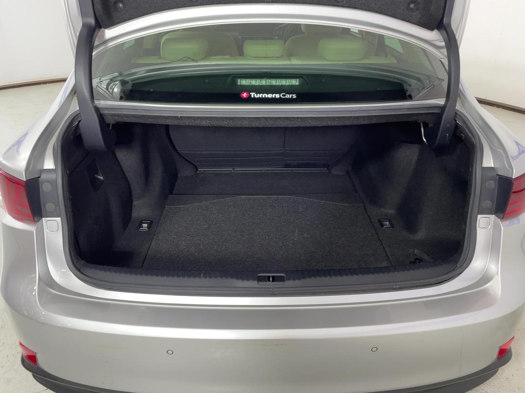 Photo '14' of Lexus IS300H