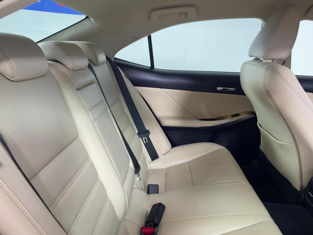 Photo '20' of Lexus IS300H