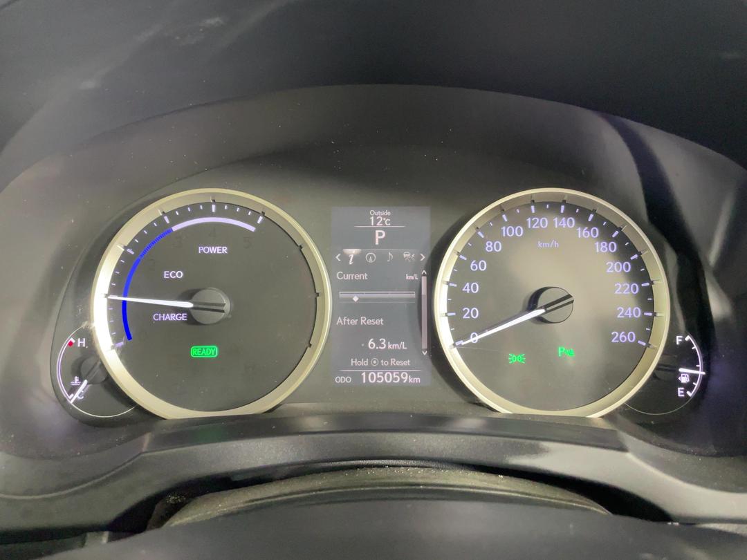 Photo '21' of Lexus IS300H
