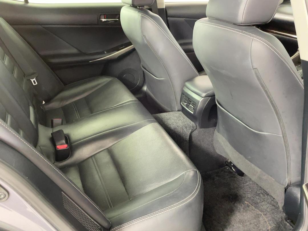 Photo '18' of Lexus IS300H Photo '18' of Lexus IS300H