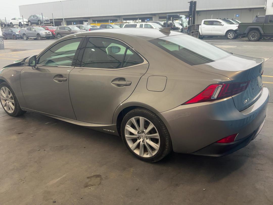 Photo '4' of Lexus IS300H